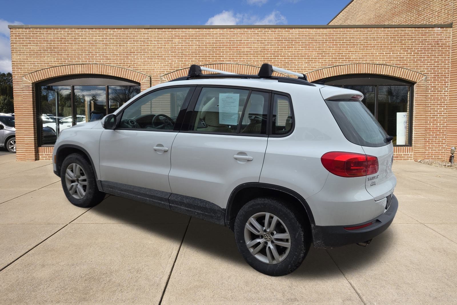 Used 2017 Volkswagen Tiguan S image 4