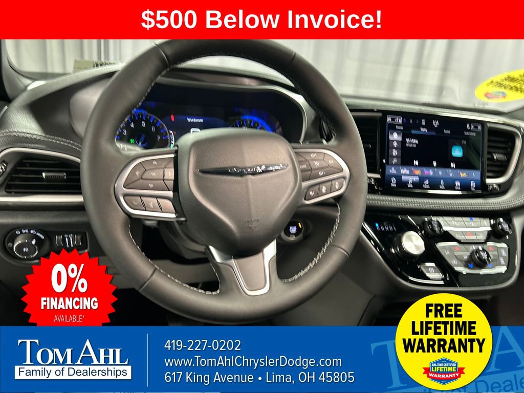 New 2026 Chrysler Pacifica Select image 13