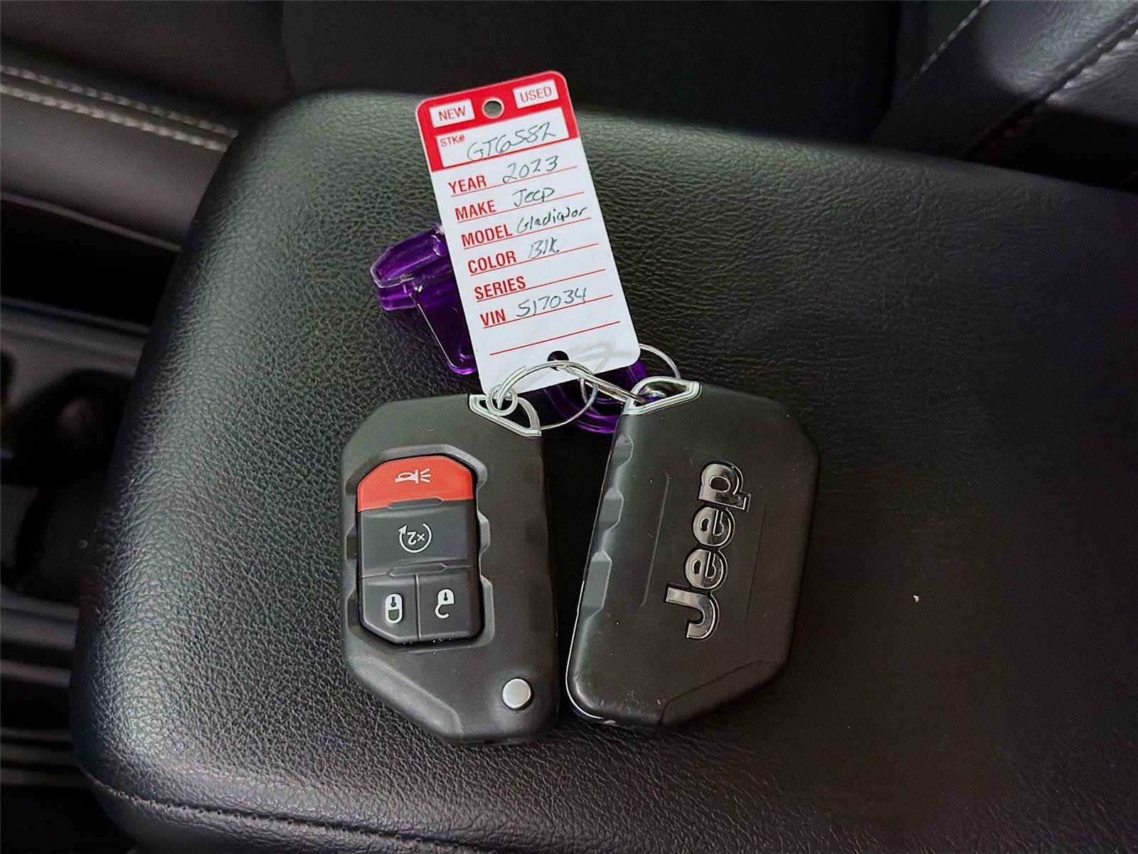 Used 2023 Jeep Gladiator Sport AWD/4WD image 4