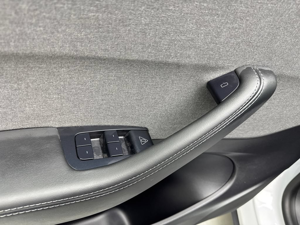 Used 2026 Tesla Model Y 2WD image 28