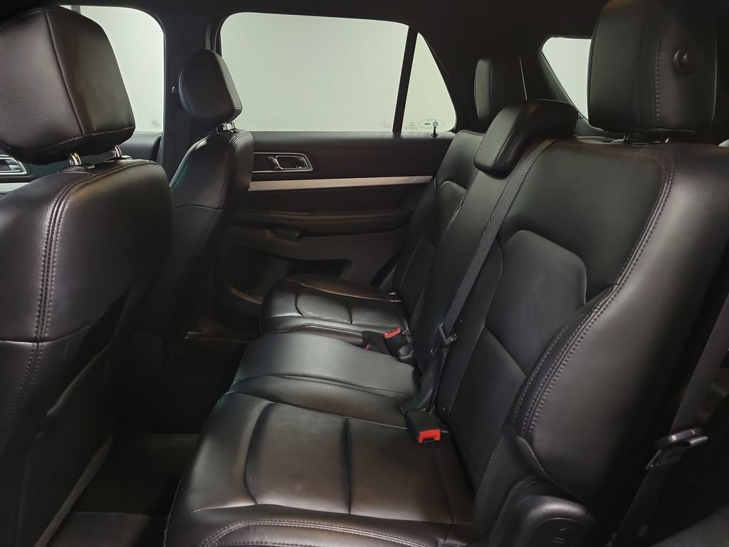 Used 2017 Ford Explorer XLT w/ Equipment Group 202A FWD image 29