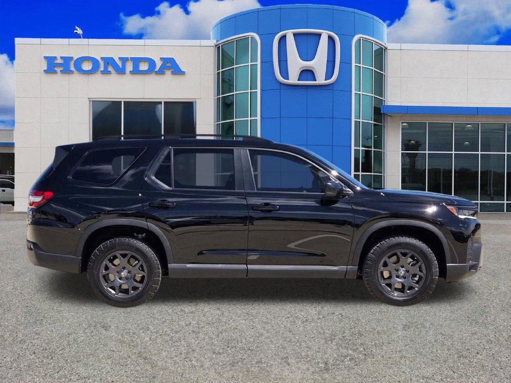 New 2026 Honda Pilot TrailSport image 2