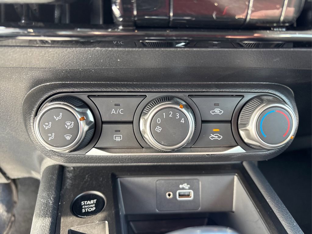 Used 2025 Nissan Kicks S image 28