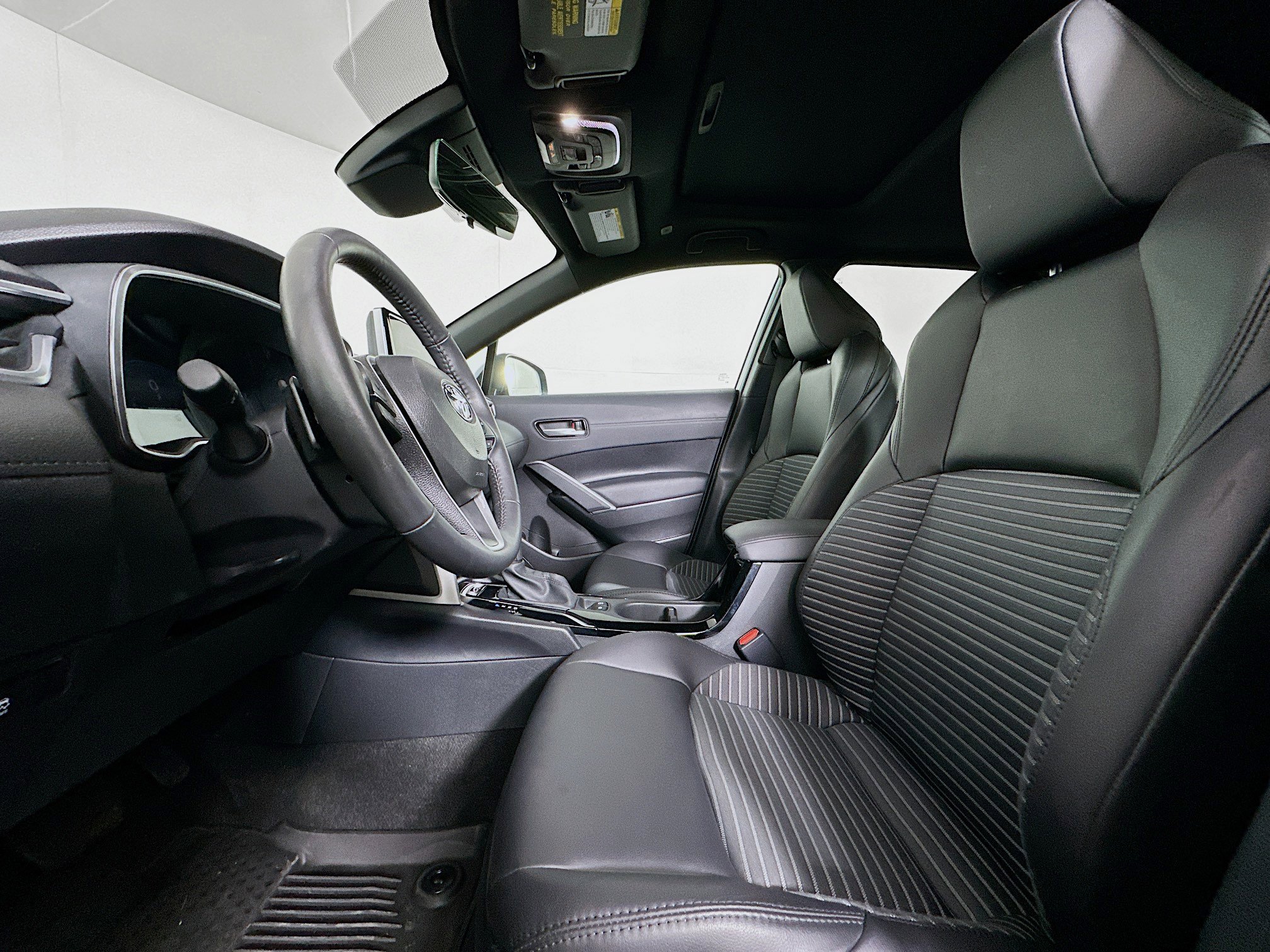 Used 2024 Toyota Corolla Cross XSE w/ Convenience Package image 13