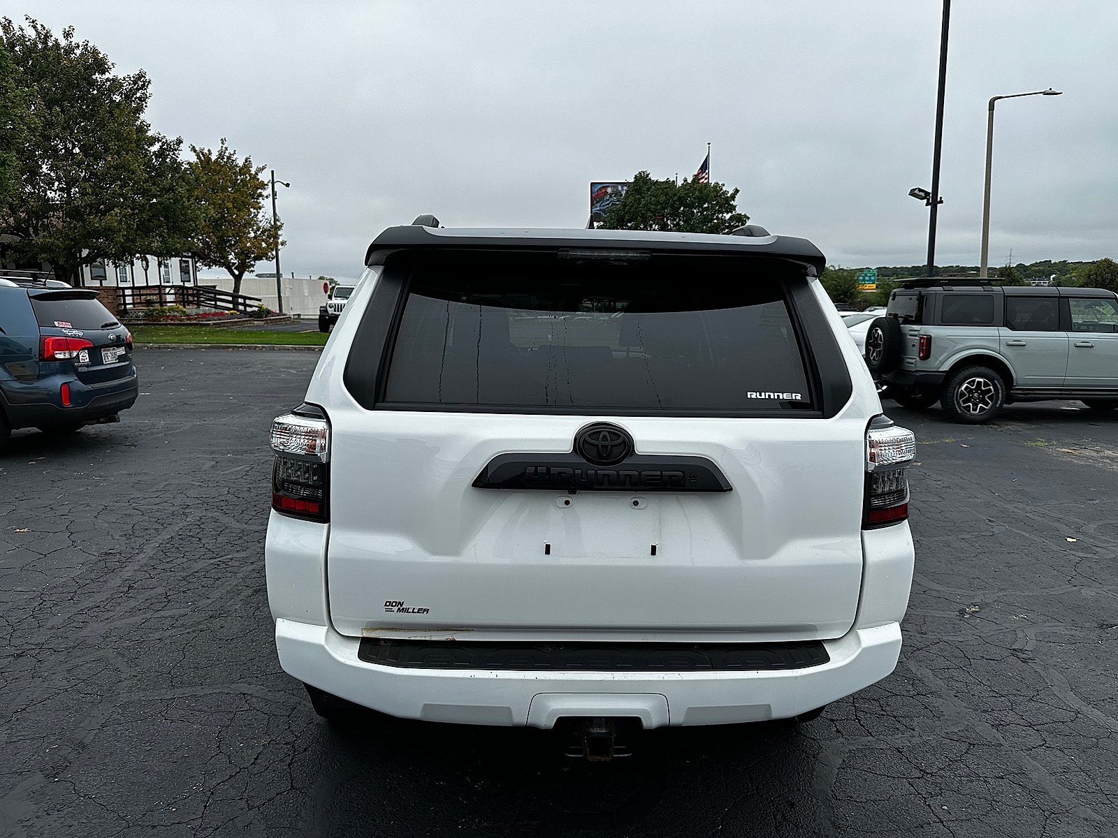 Used 2021 Toyota 4Runner Venture w/ Moonroof Package AWD/4WD image 4