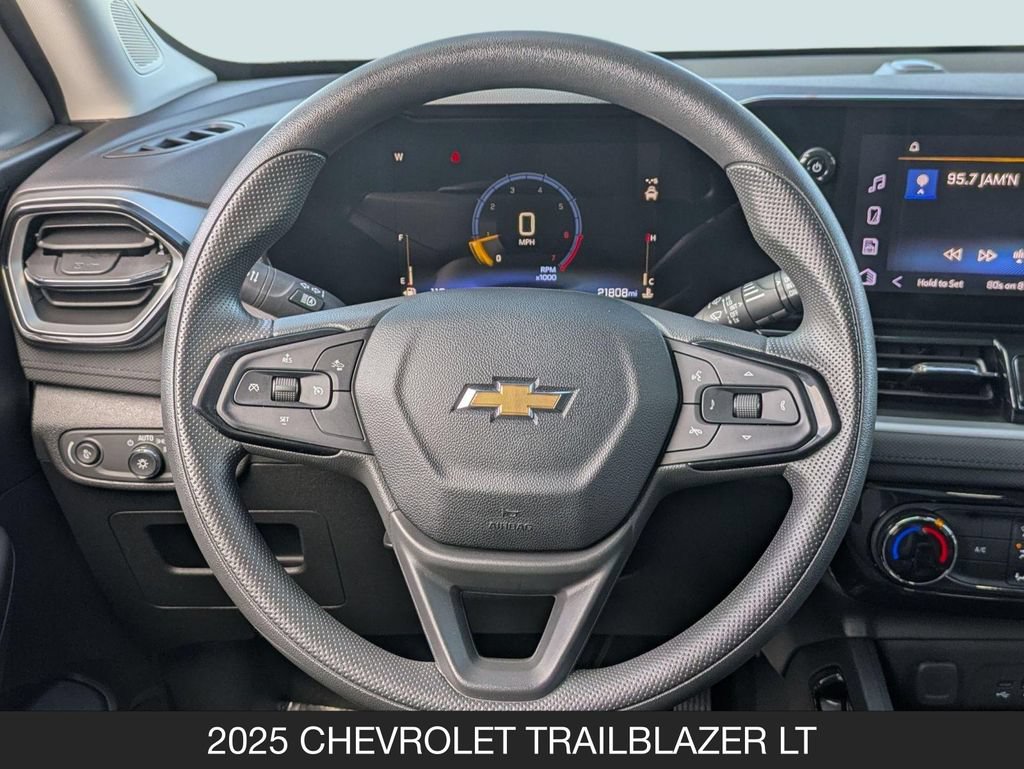 Used 2025 Chevrolet TrailBlazer LT AWD/4WD image 12