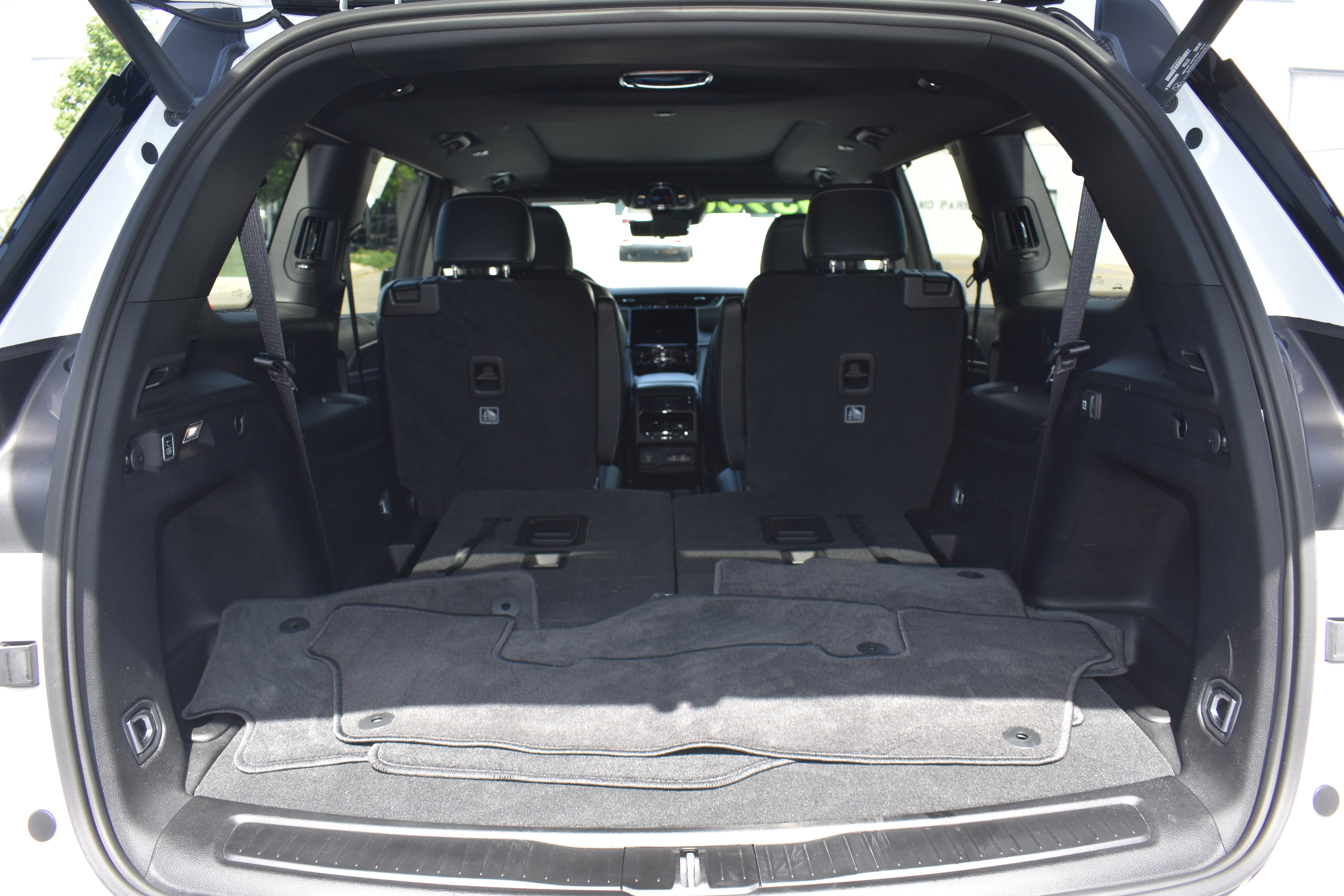 Used 2025 Jeep Grand Cherokee L Limited w/ Luxury Tech Group II AWD/4WD image 36