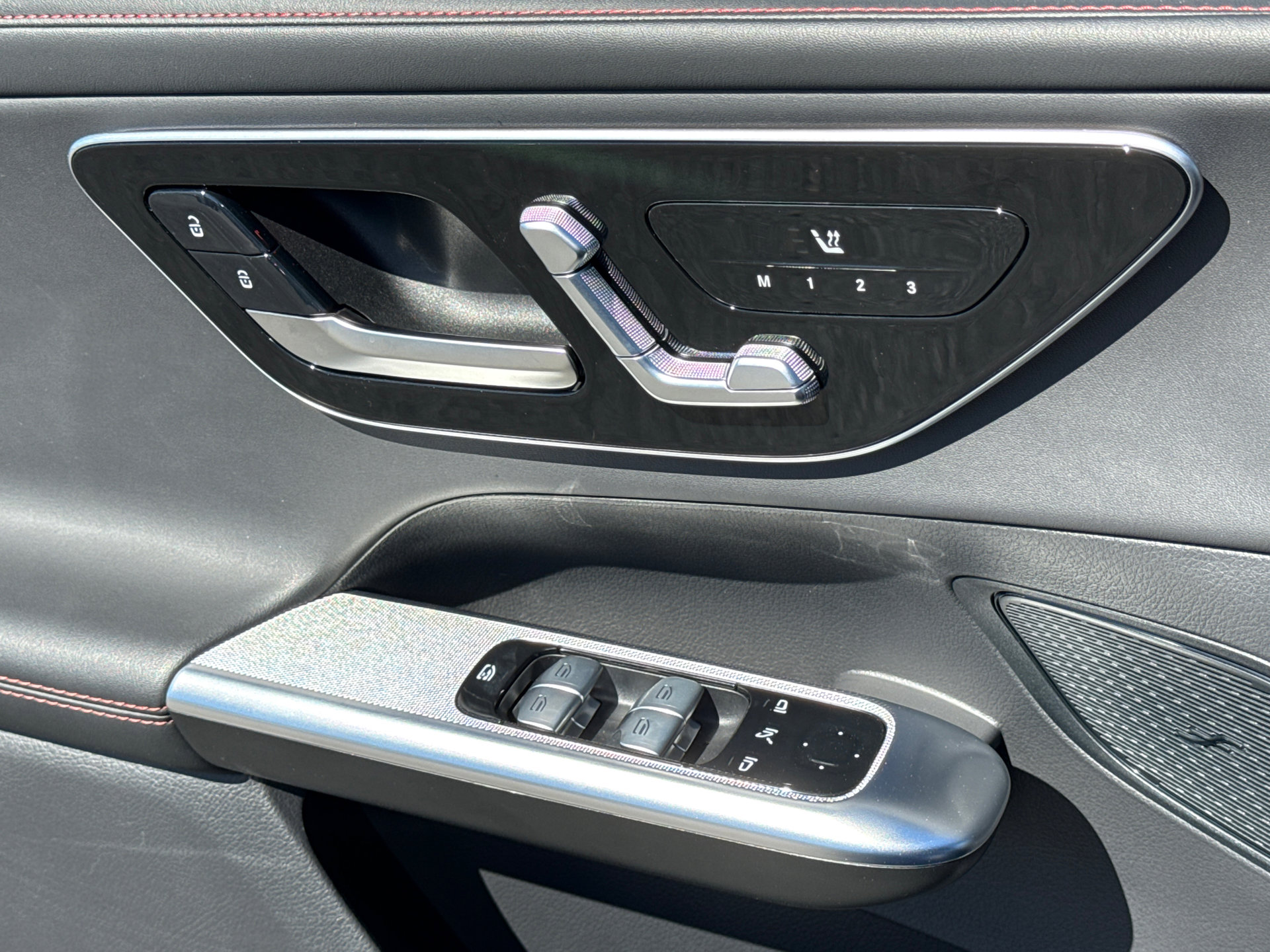 Used 2024 Mercedes-Benz GLC 43 AMG 4MATIC image 25