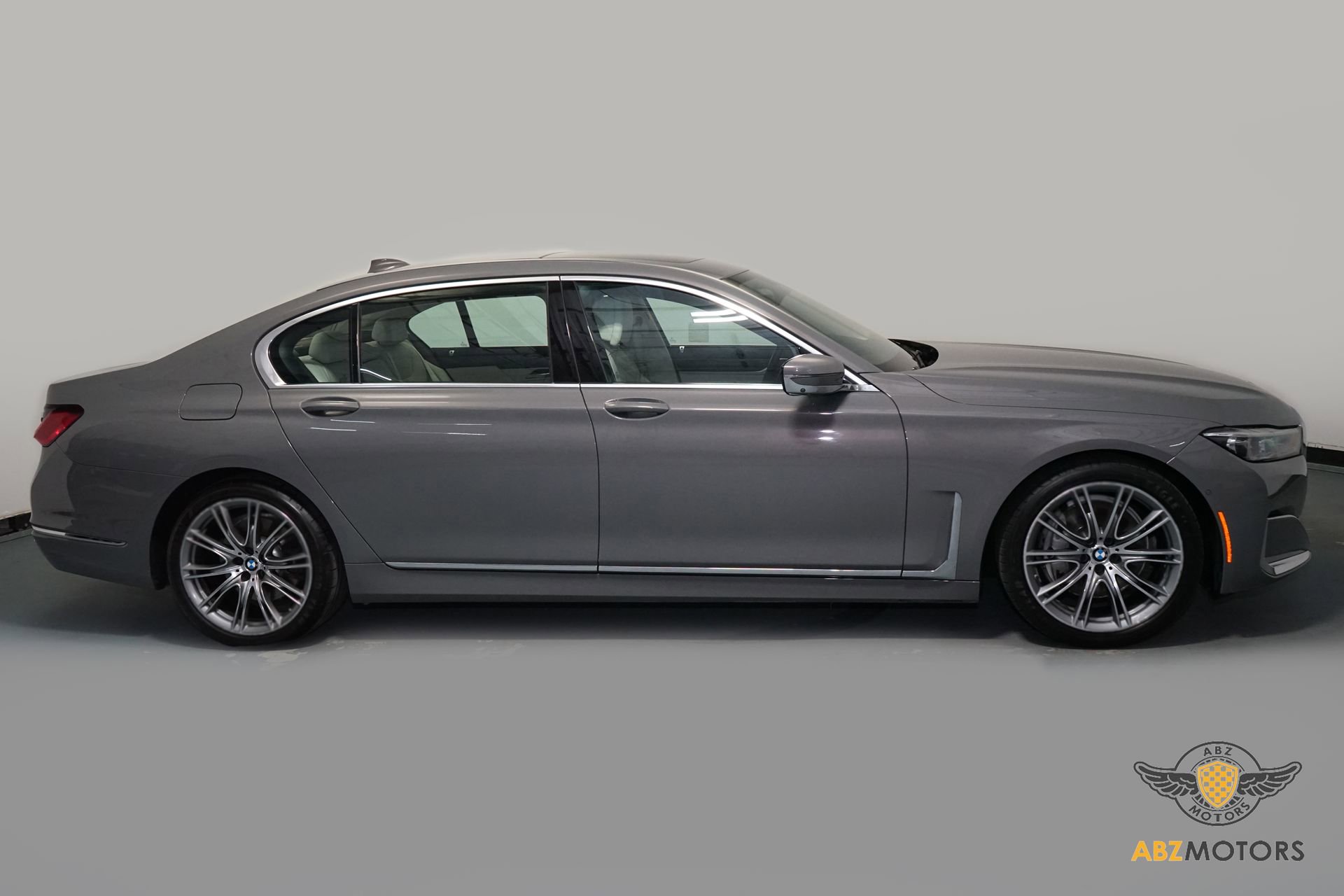 Used 2022 BMW 740i RWD image 4