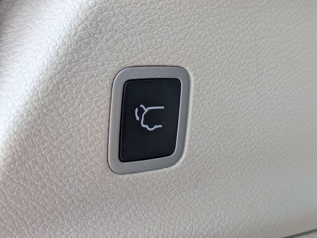 Used 2023 Chrysler Pacifica Limited FWD image 14