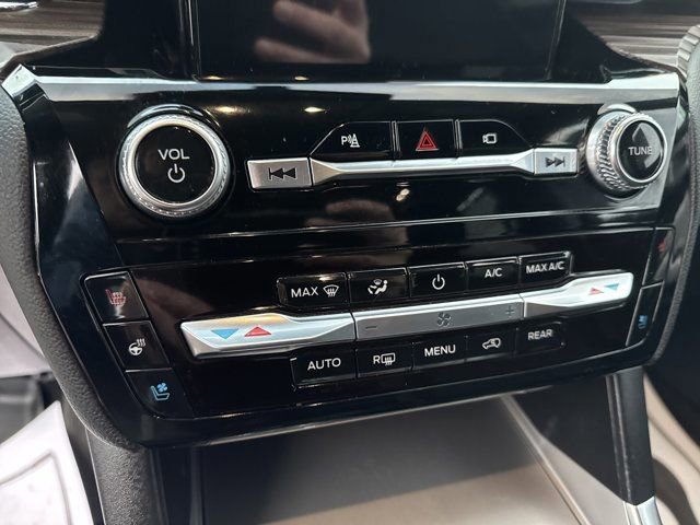 Used 2022 Ford Explorer Limited w/ Hybrid Equipment Group 310A image 27