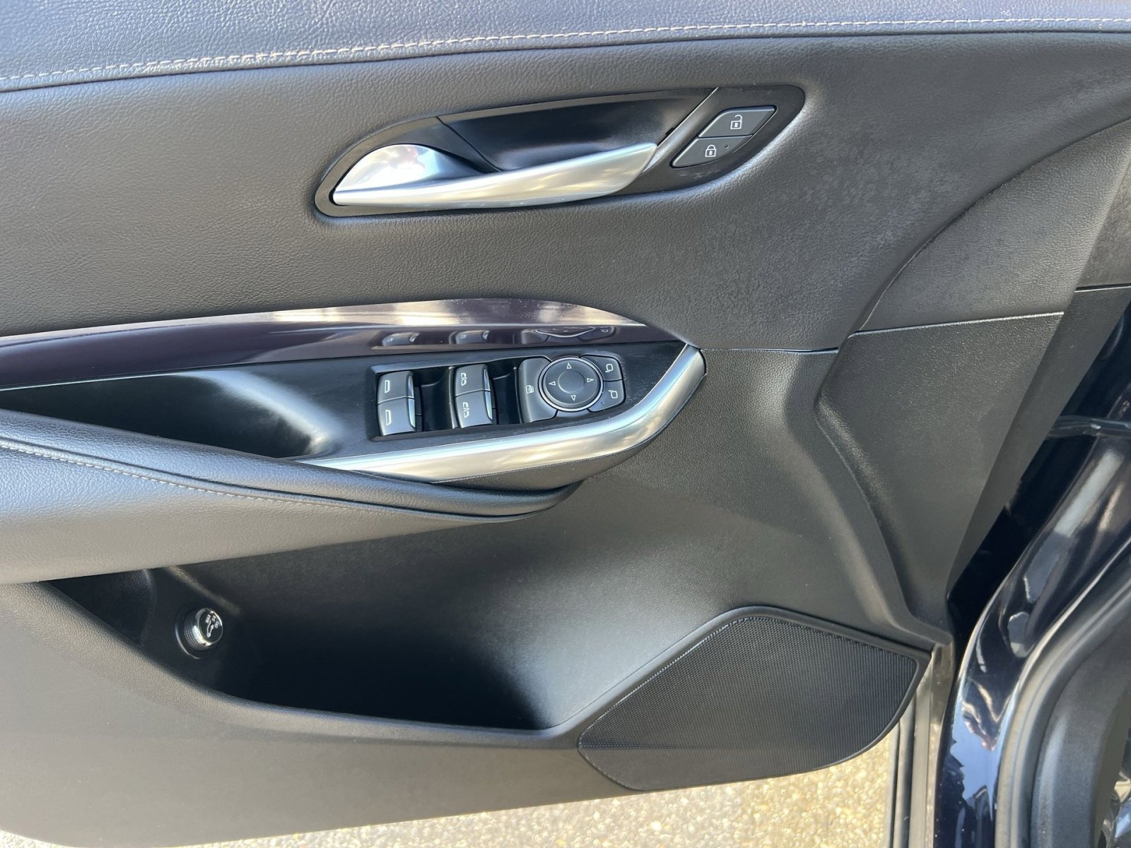 Used 2022 Cadillac XT4 Luxury w/ Cold Weather Package image 15