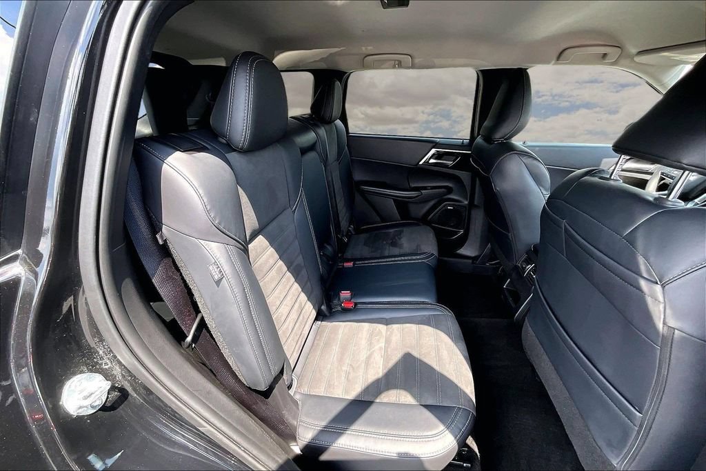 Used 2025 Mitsubishi Outlander SE FWD image 25