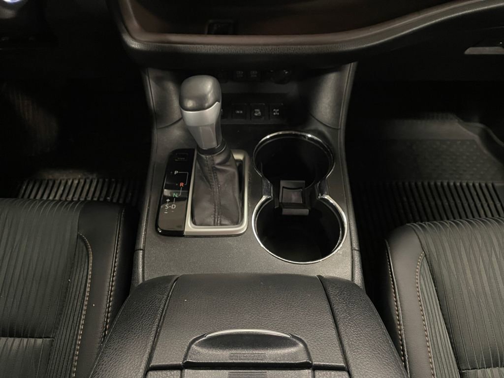 Used 2019 Toyota Highlander Plus image 11