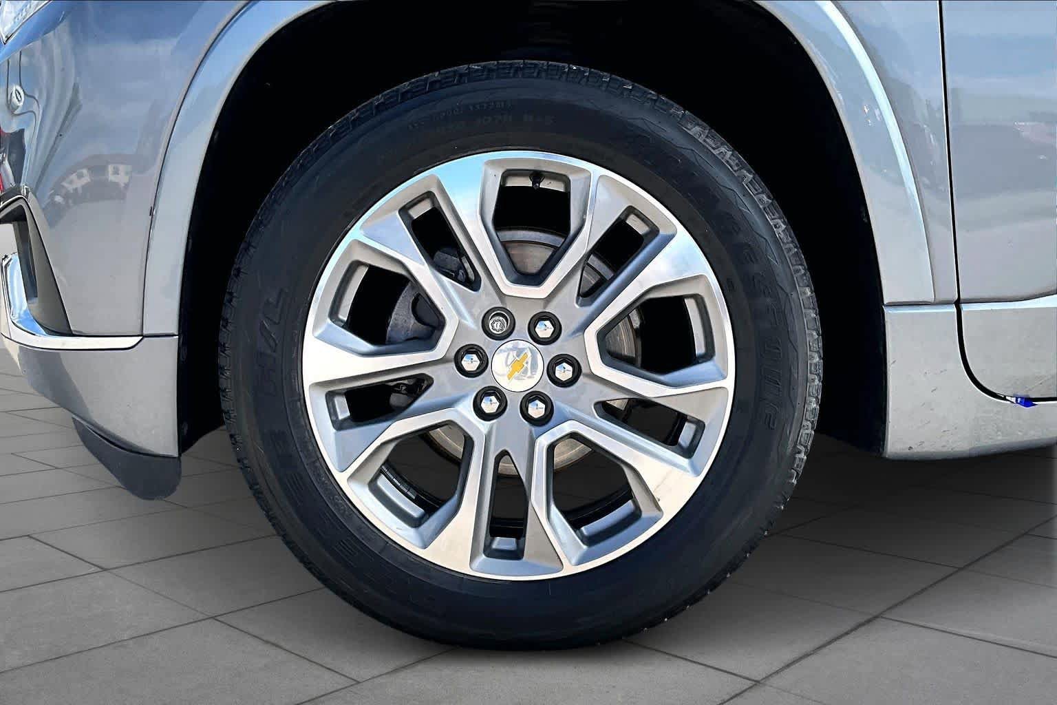 Used 2019 Chevrolet Traverse Premier w/ Driver Confidence II Package image 11
