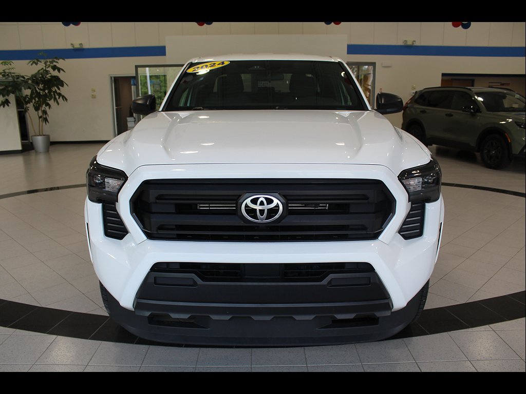 Used 2024 Toyota Tacoma SR AWD/4WD image 2