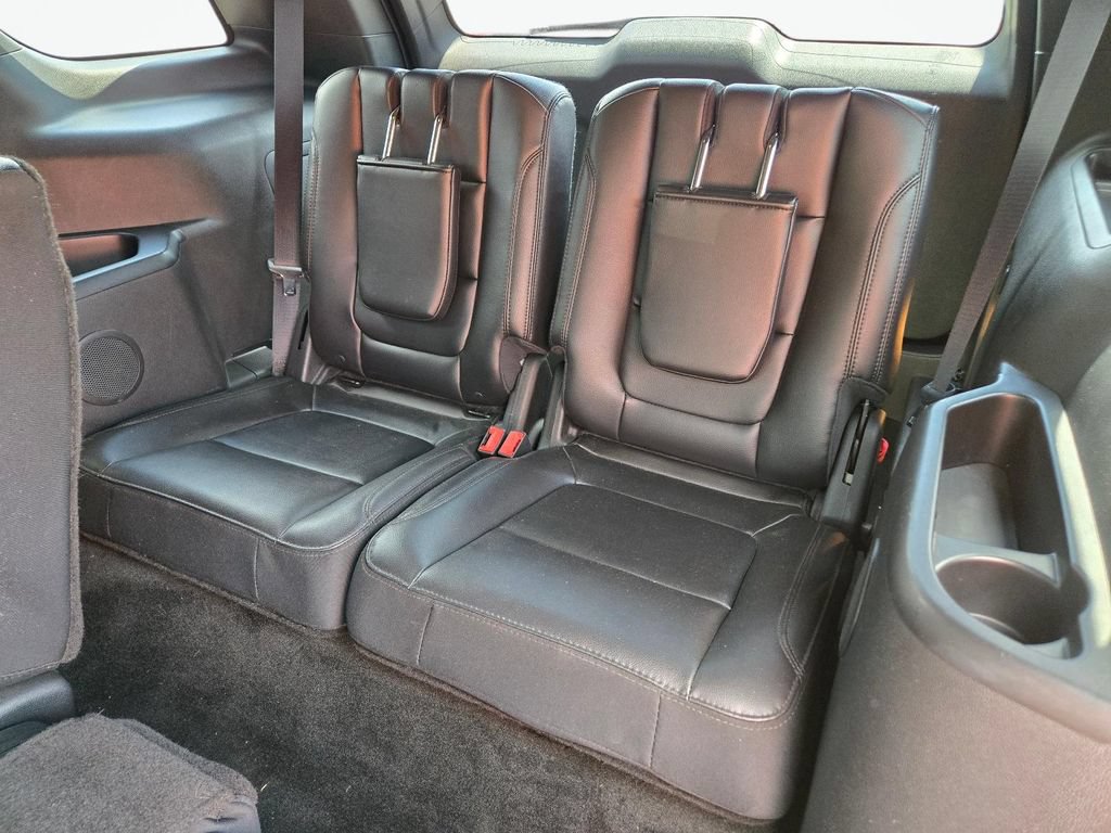 Used 2017 Ford Explorer XLT w/ Equipment Group 202A FWD image 16