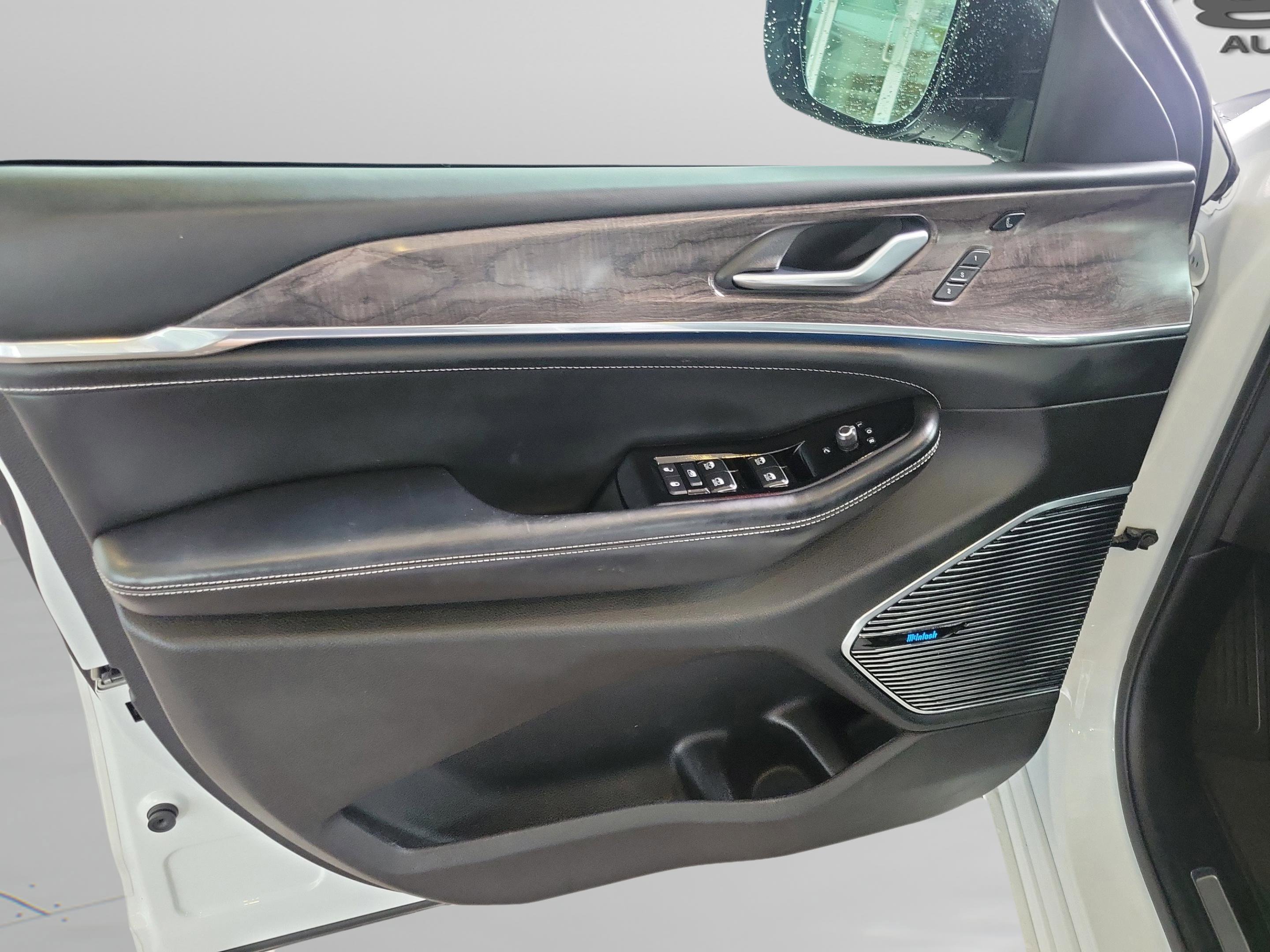 Used 2022 Jeep Grand Cherokee Overland w/ Luxury Tech Group IV image 32