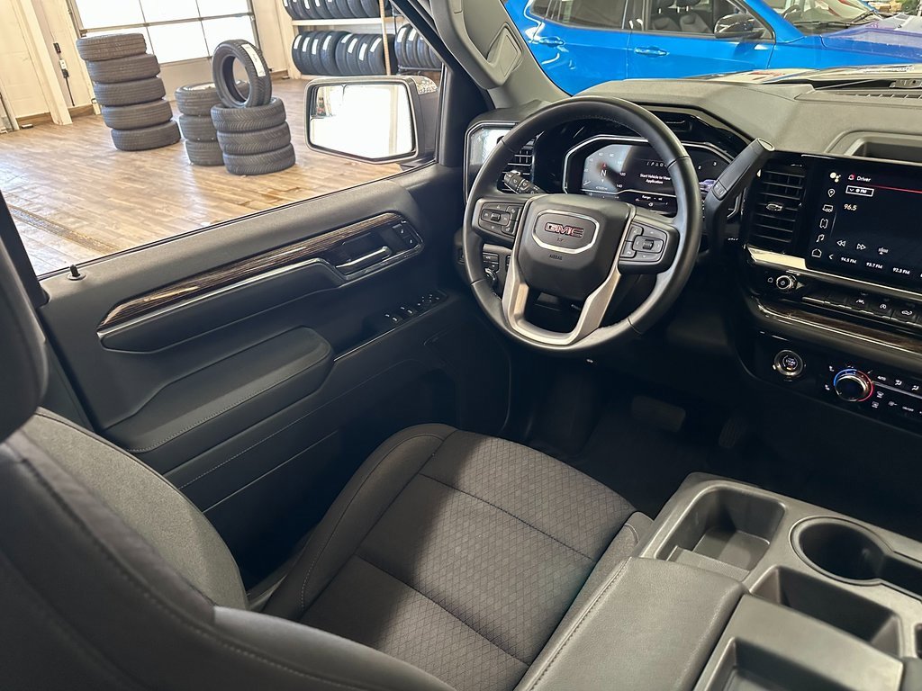 Used 2023 GMC Sierra 1500 SLE image 13