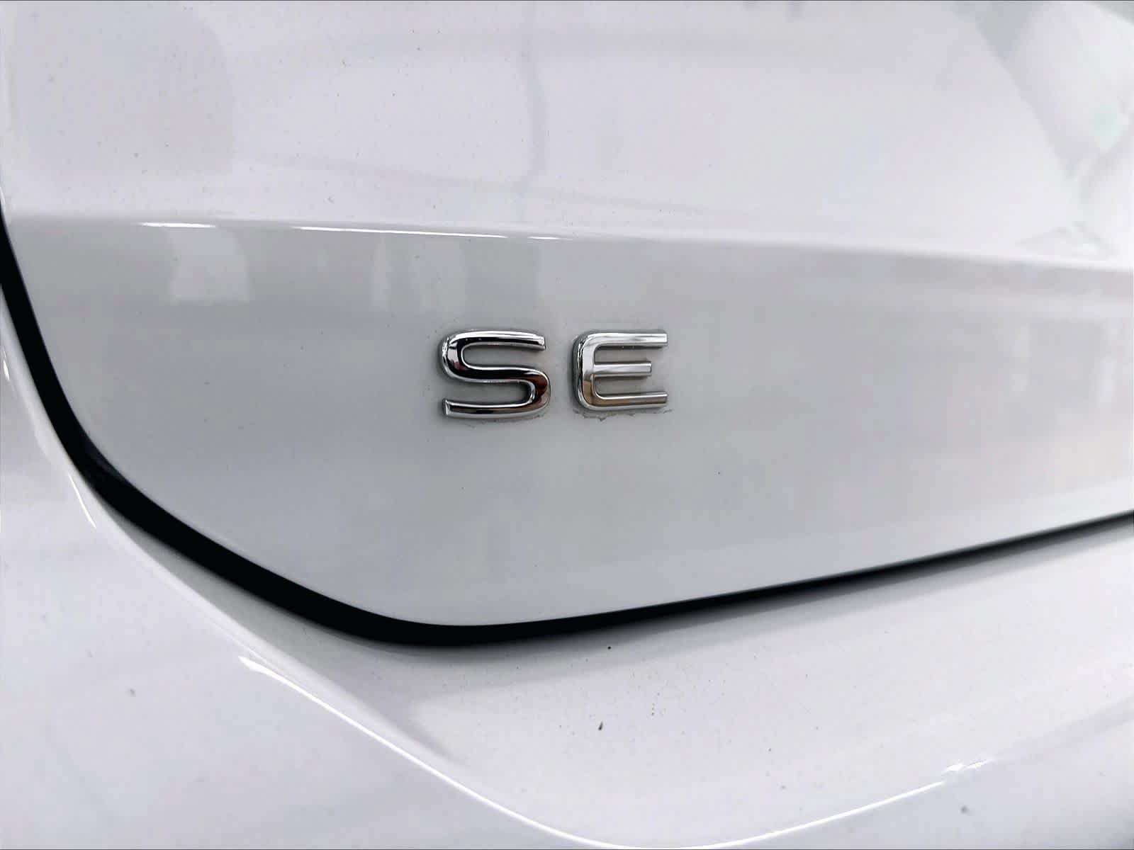 Used 2023 Volkswagen Taos SE w/ Panoramic Sunroof Package FWD image 27