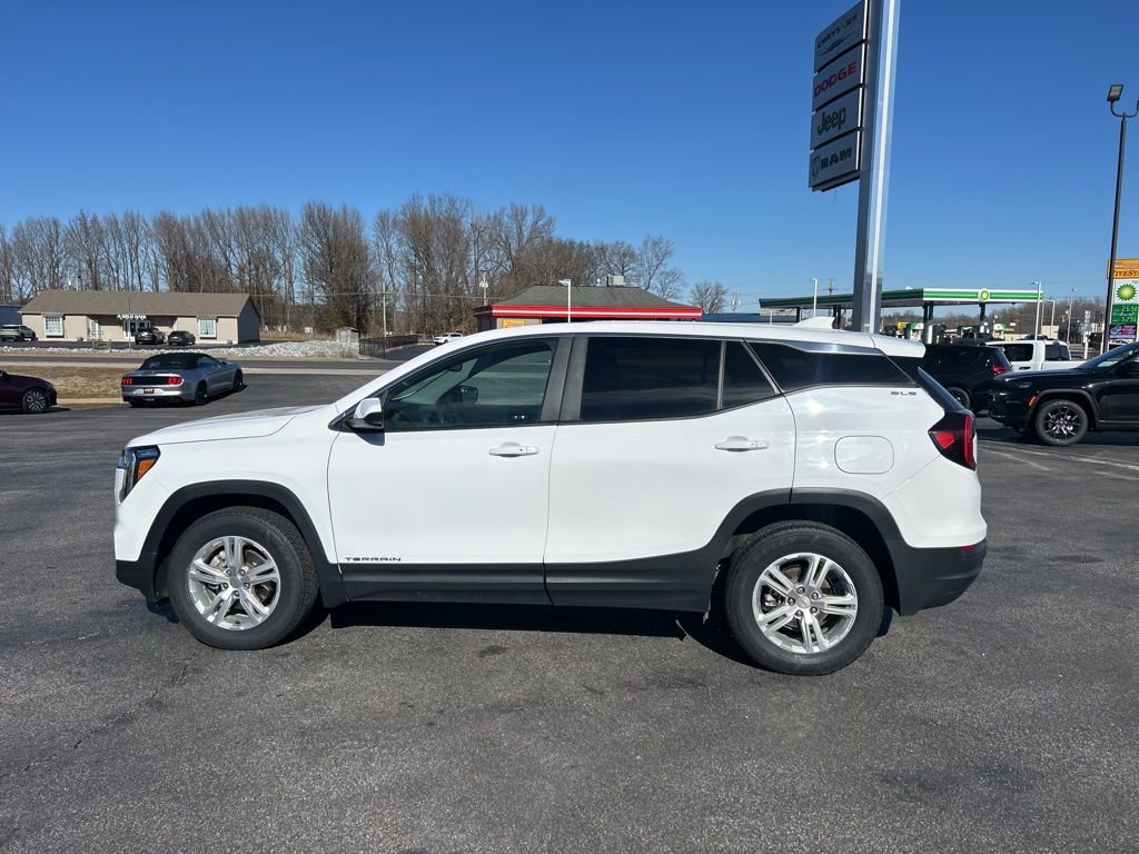Used 2024 GMC Terrain SLE image 8