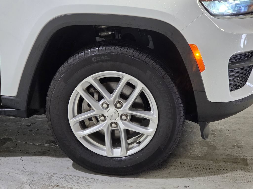 Certified 2024 Jeep Grand Cherokee Laredo X AWD/4WD image 17