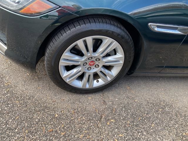 Used 2017 Jaguar XF Premium image 34