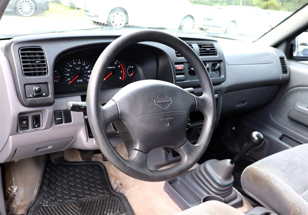 Used 2000 Nissan Frontier XE RWD image 20