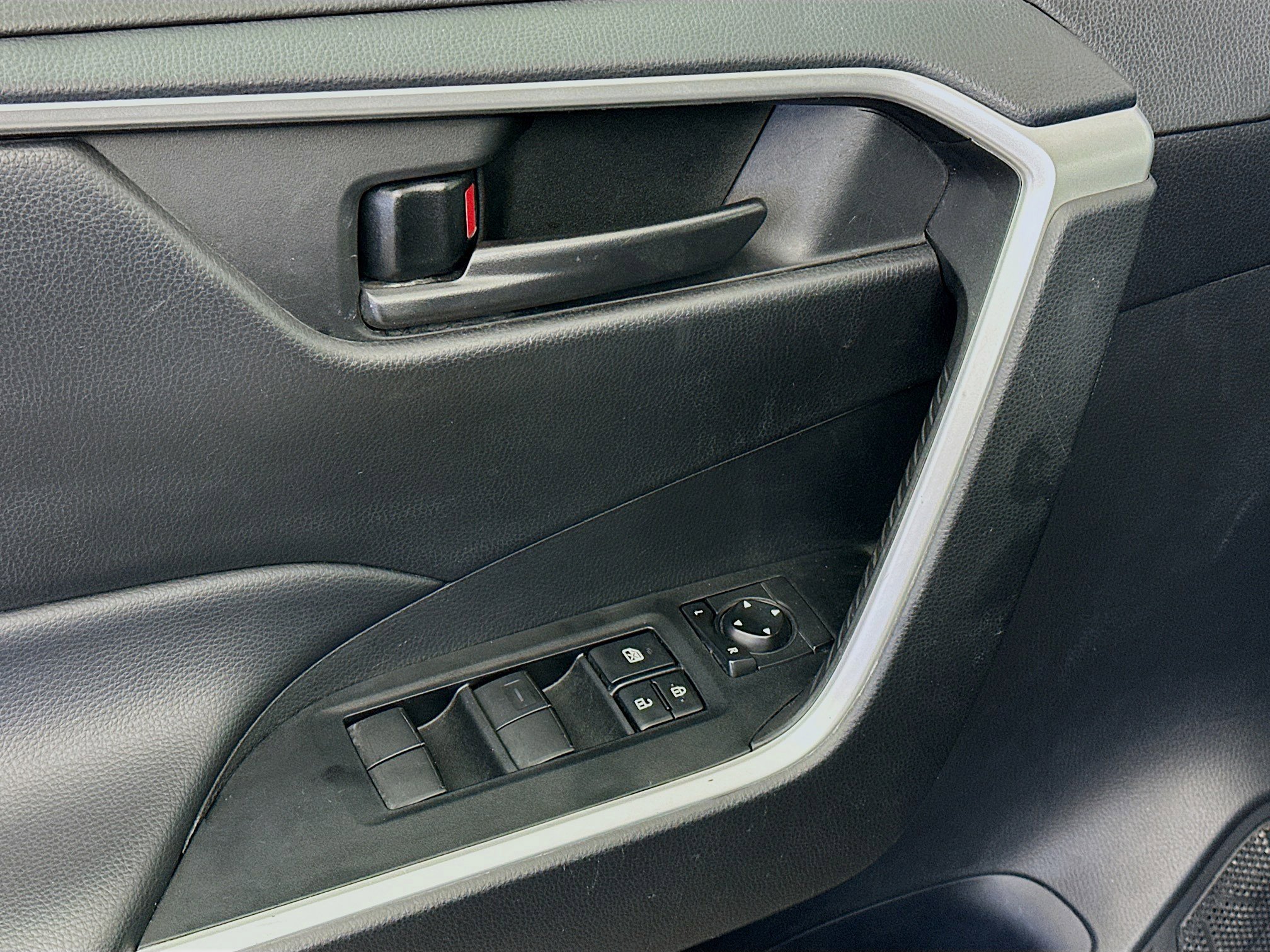 Used 2024 Toyota RAV4 LE image 15