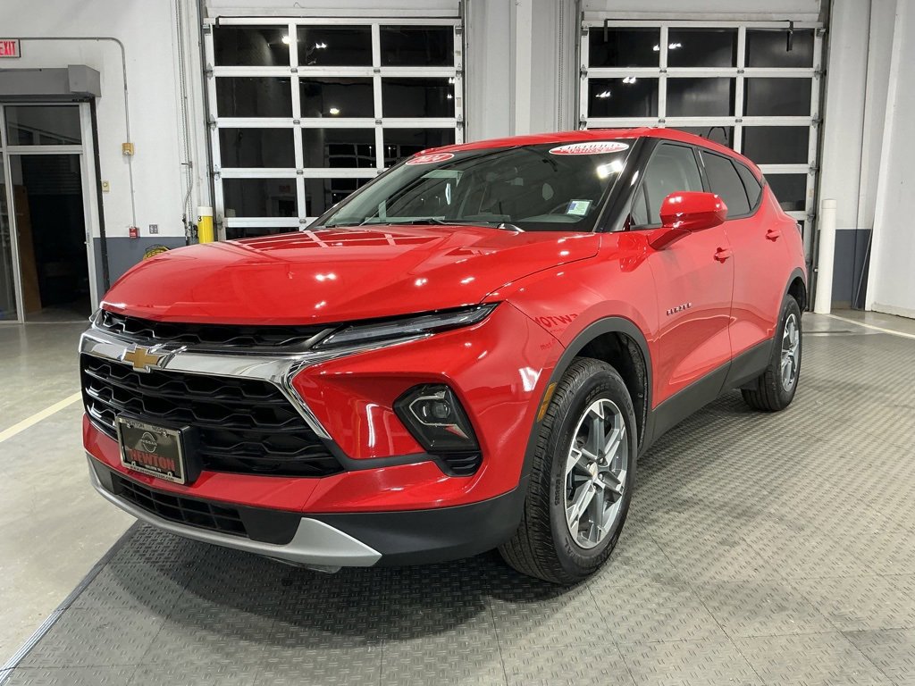 Used 2024 Chevrolet Blazer LT image 2