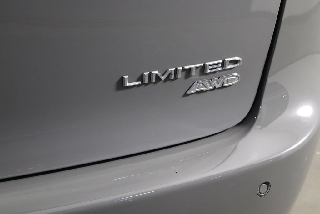 Used 2023 Chrysler Pacifica Limited w/ Uconnect Theater Family Group AWD/4WD image 47