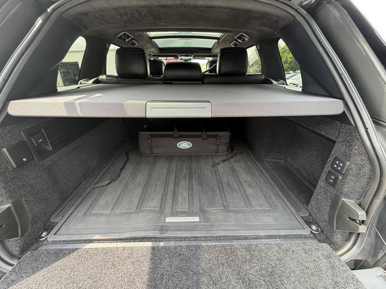 Used 2019 Land Rover Range Rover Long Wheelbase Supercharged AWD/4WD image 10
