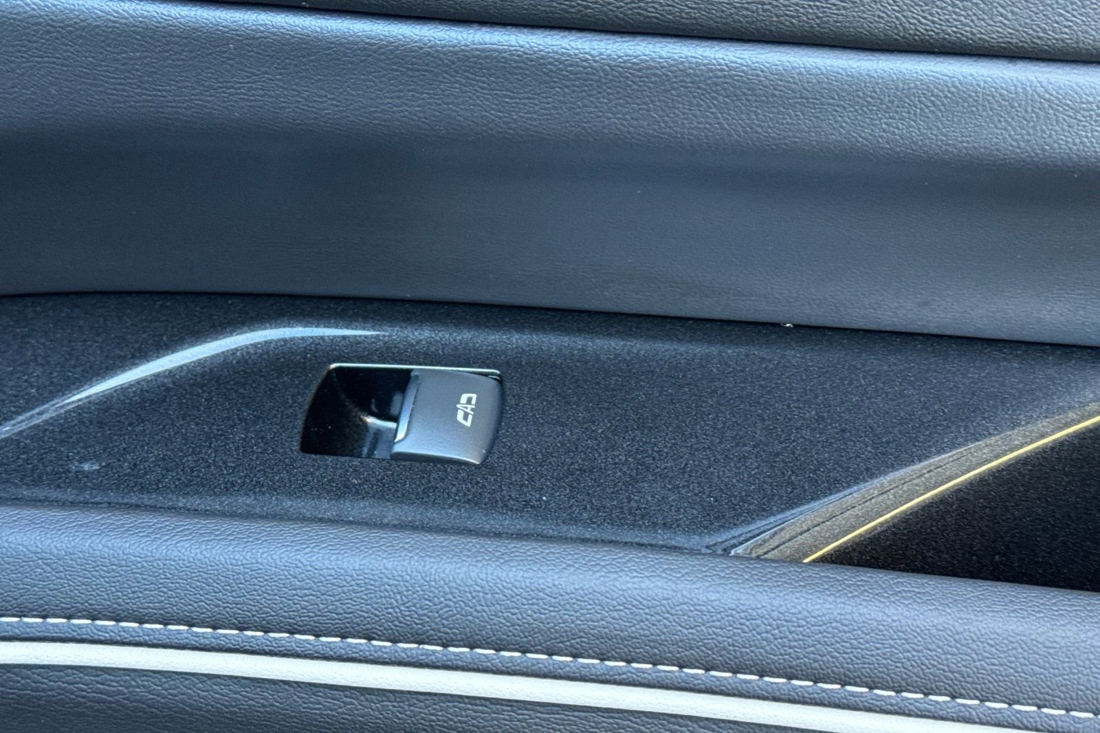 Used 2023 Cadillac Escalade Premium Luxury image 20