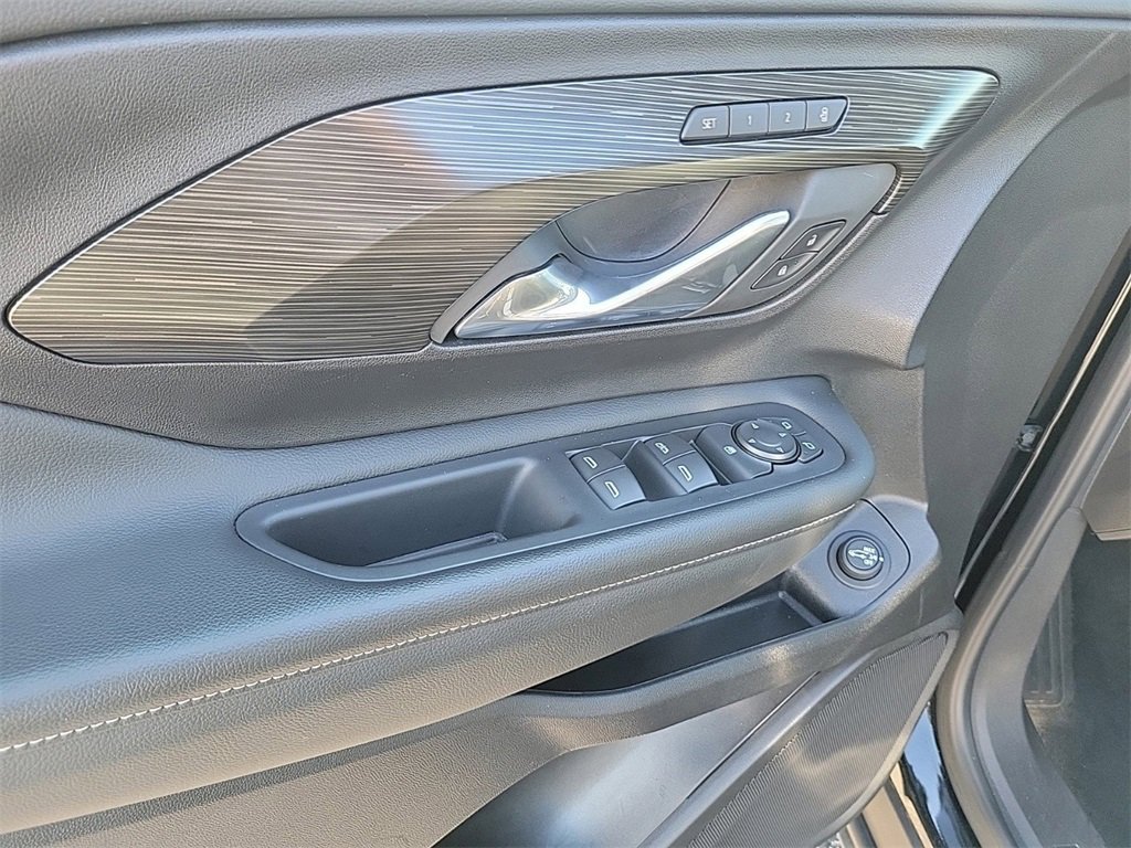 Used 2024 GMC Terrain SLT image 19