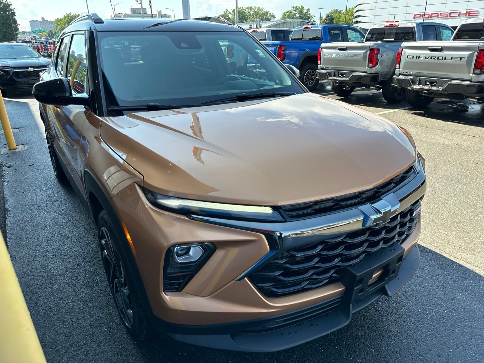 Used 2024 Chevrolet TrailBlazer RS w/ Convenience Package AWD/4WD image 3