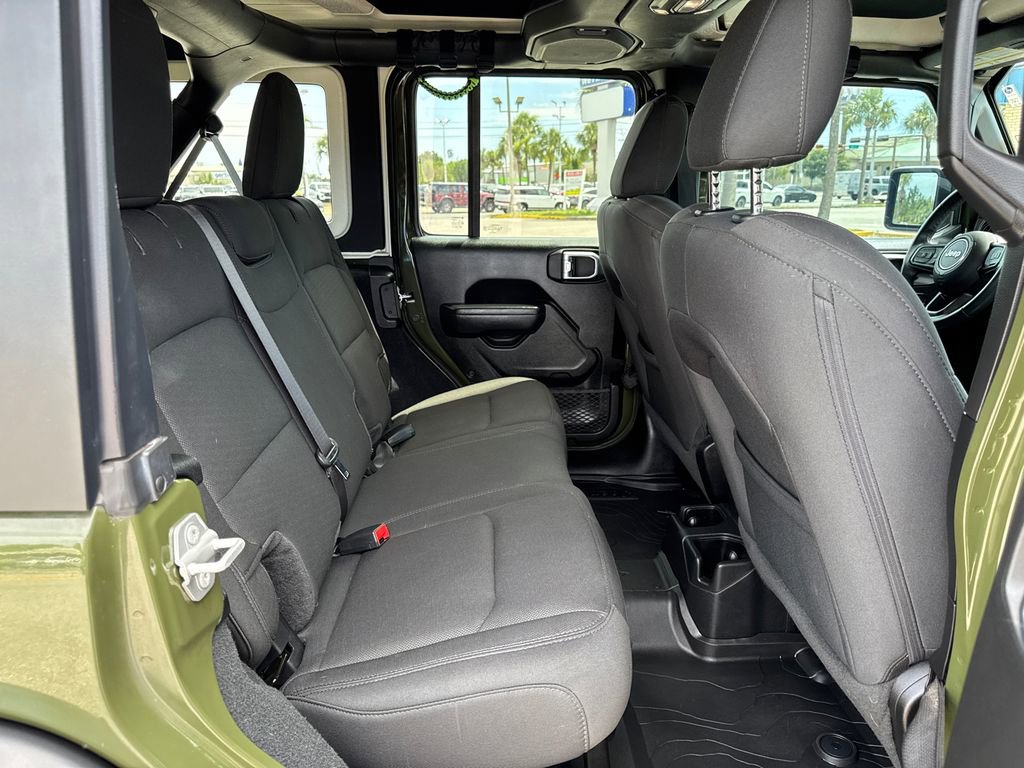 Used 2022 Jeep Wrangler Unlimited Sport AWD/4WD image 17
