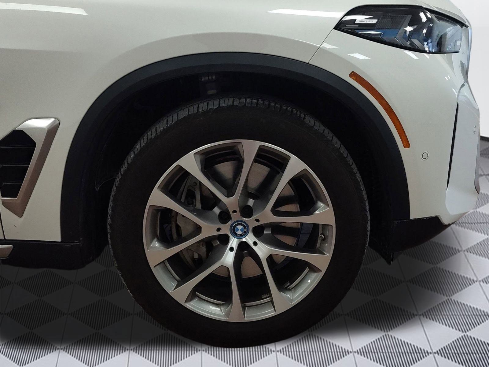 Used 2025 BMW X5 xDrive50e image 11