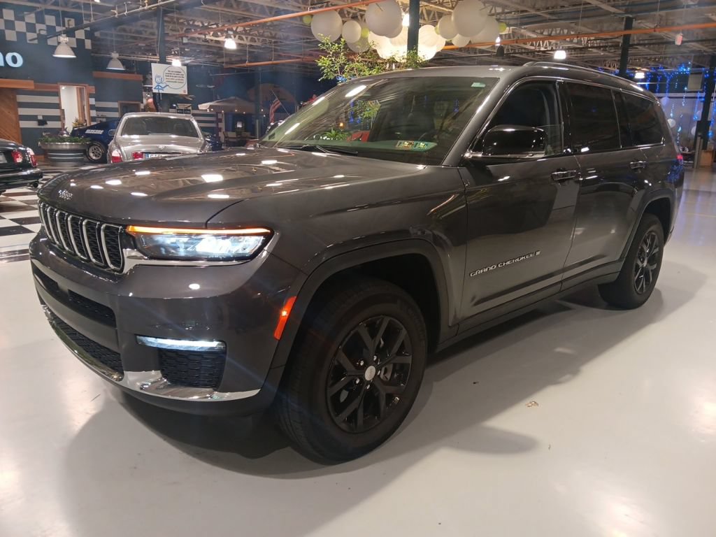 Used 2022 Jeep Grand Cherokee L Limited AWD/4WD image 9