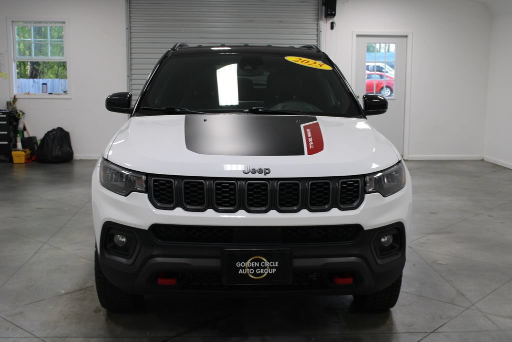 Used 2025 Jeep Compass Trailhawk w/ Trailer Tow Group AWD/4WD image 3