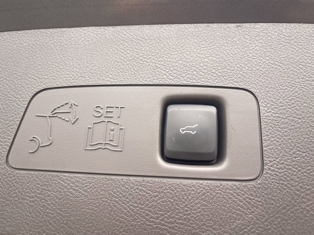 Used 2024 Lincoln Corsair AWD w/ Equipment Group 101A image 14