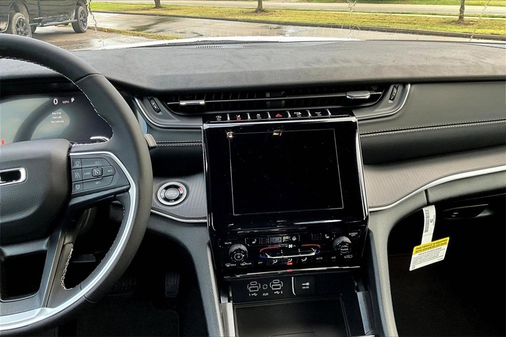 New 2025 Jeep Grand Cherokee Laredo w/ Luxury Tech Group I image 7