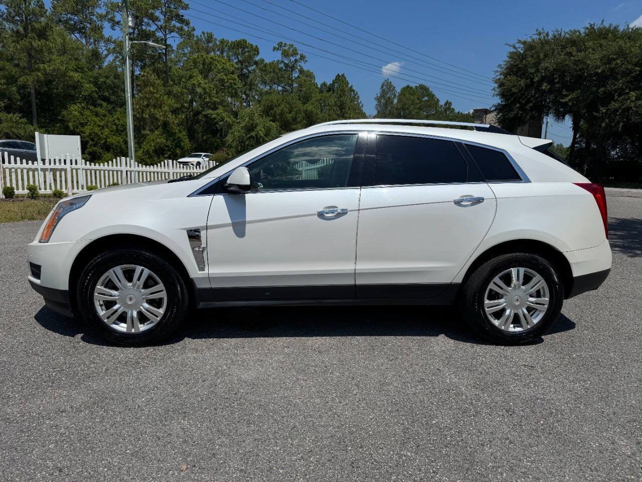 Used 2011 Cadillac SRX Luxury FWD image 3