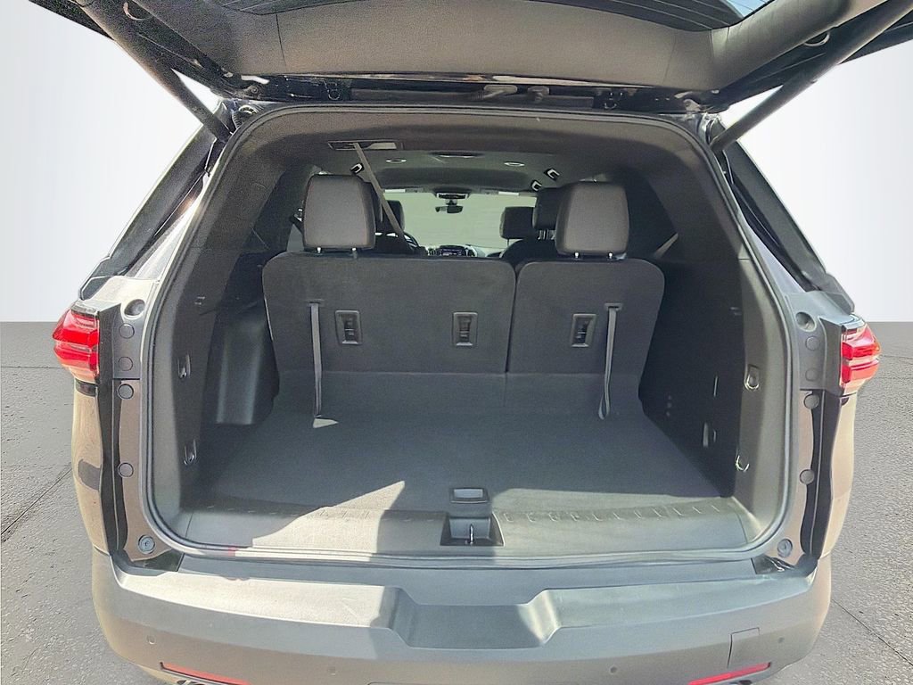 Used 2023 Chevrolet Traverse RS FWD image 12