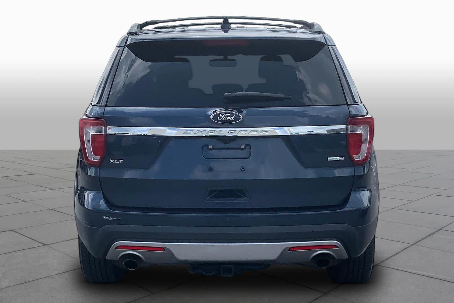 Used 2016 Ford Explorer XLT w/ Equipment Group 202A AWD/4WD image 5