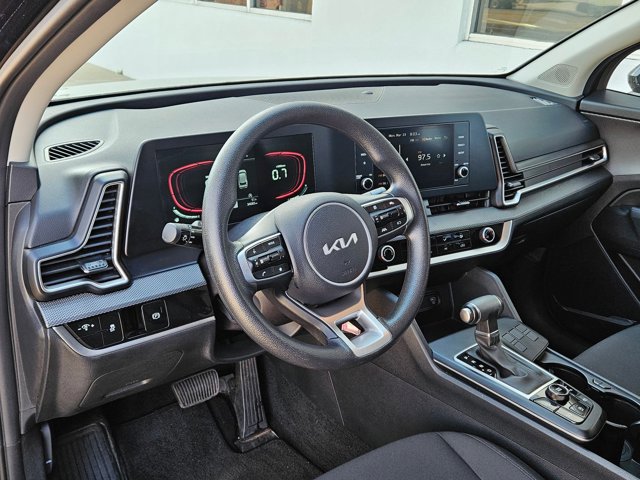 Used 2025 Kia Sportage LX image 10