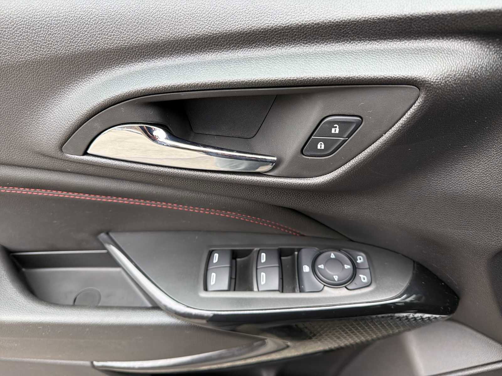 Certified 2025 Chevrolet Trax RS w/ Driver Confidence Package image 21