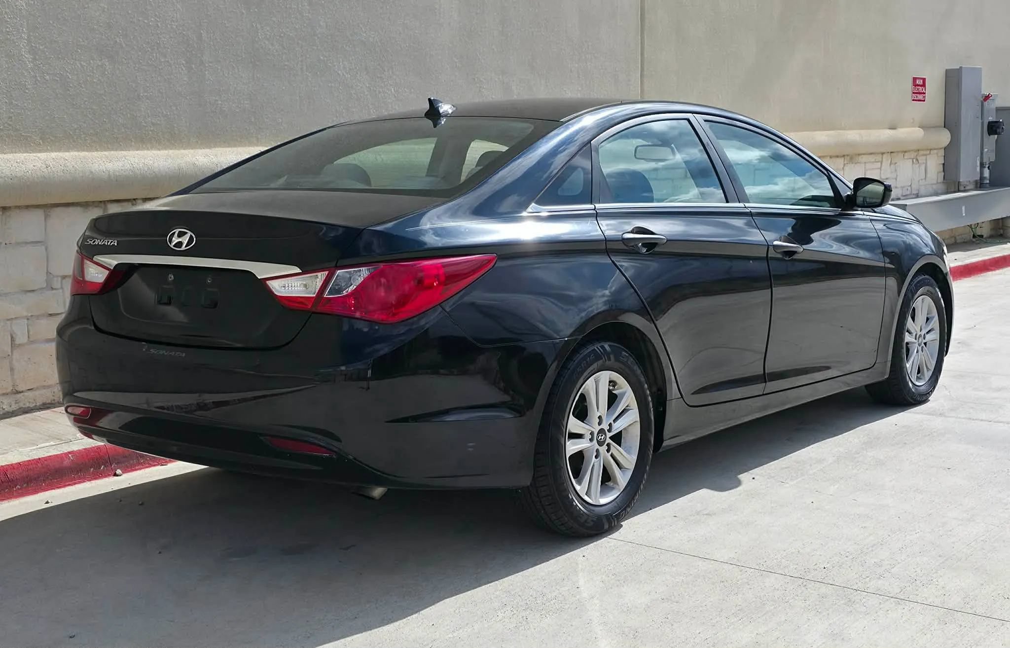 Used 2013 Hyundai Sonata GLS w/ Popular Equipment Pkg FWD image 3