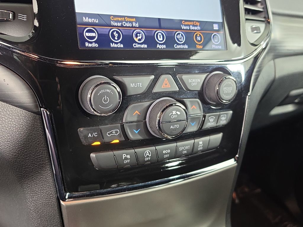 Used 2019 Jeep Grand Cherokee Laredo w/ Laredo X Package AWD/4WD image 21
