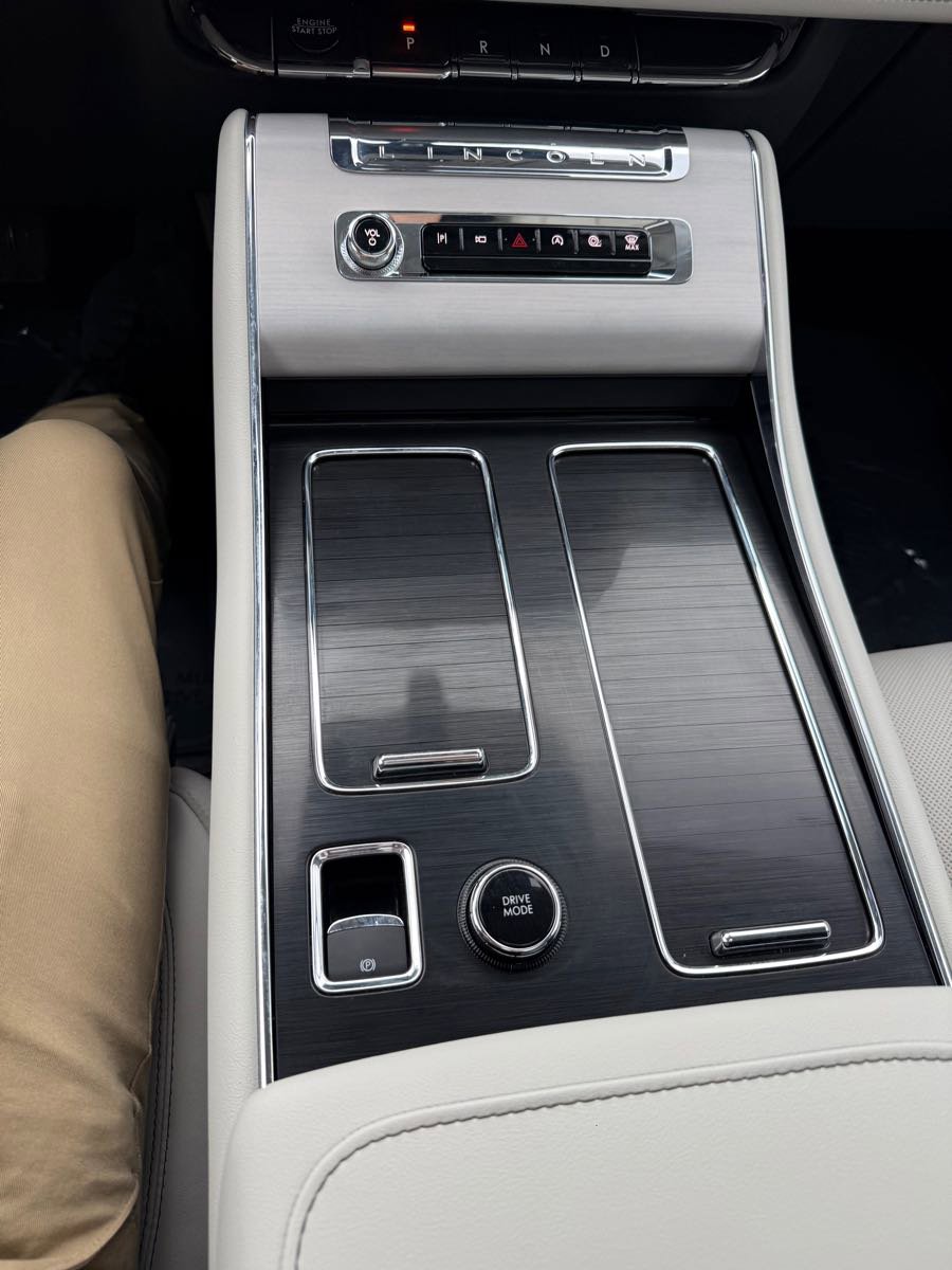 Used 2025 Lincoln Aviator Reserve w/ Equipment Group 201A AWD/4WD image 24