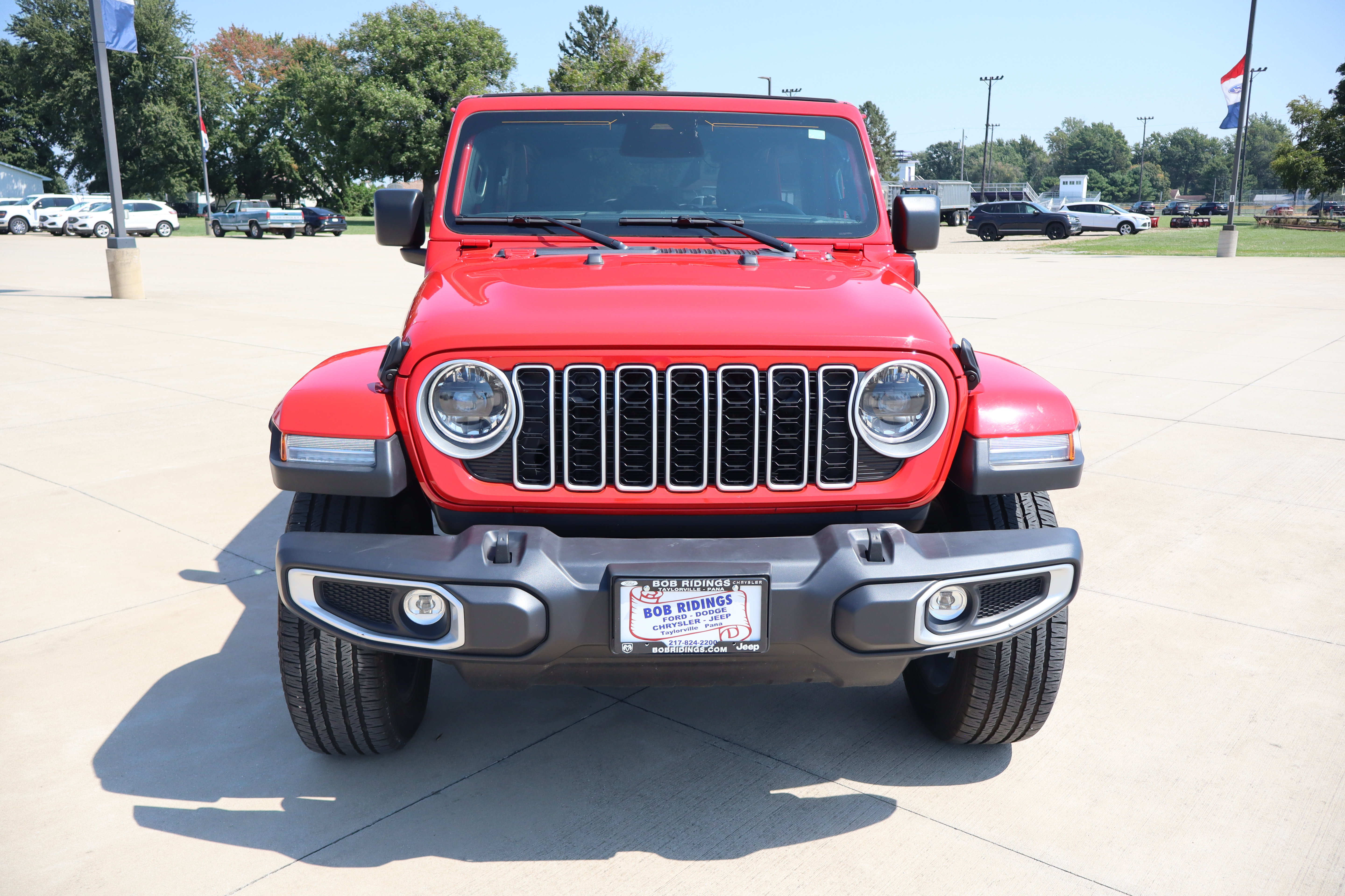 Used 2025 Jeep Wrangler Unlimited Sahara w/ Safety Group AWD/4WD image 2
